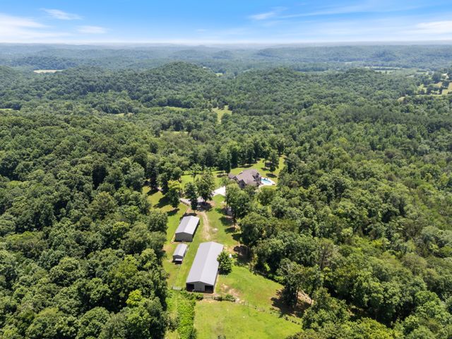 1370 Leatherwood Rd, White Bluff, TN 37187