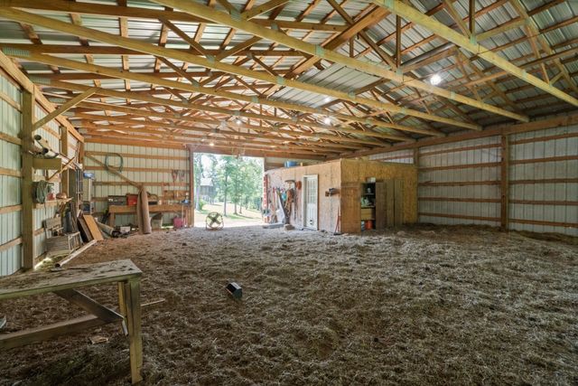 1370 Leatherwood Rd, White Bluff, TN 37187