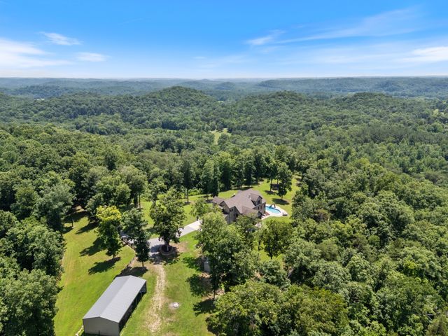1370 Leatherwood Rd, White Bluff, TN 37187