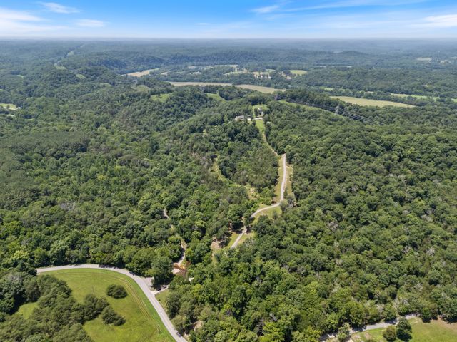1370 Leatherwood Rd, White Bluff, TN 37187