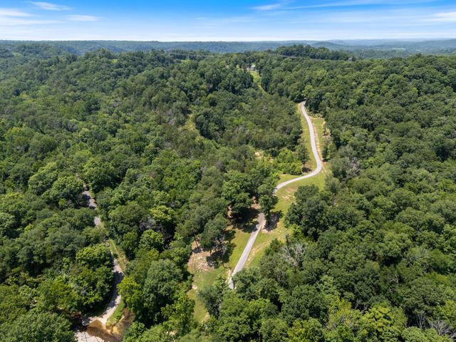 1370 Leatherwood Rd, White Bluff, TN 37187