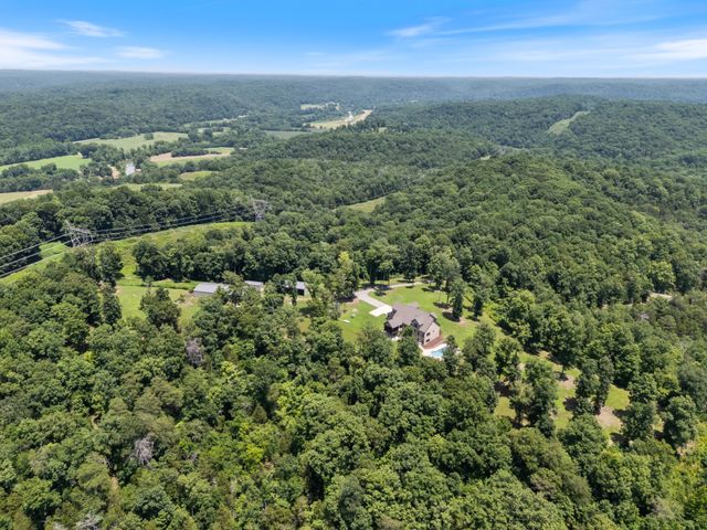 1370 Leatherwood Rd, White Bluff, TN 37187