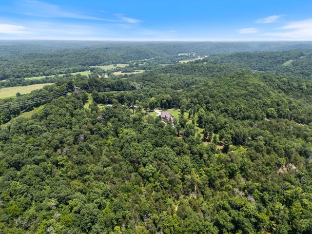 1370 Leatherwood Rd, White Bluff, TN 37187