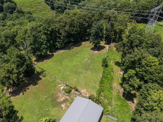 1370 Leatherwood Rd, White Bluff, TN 37187