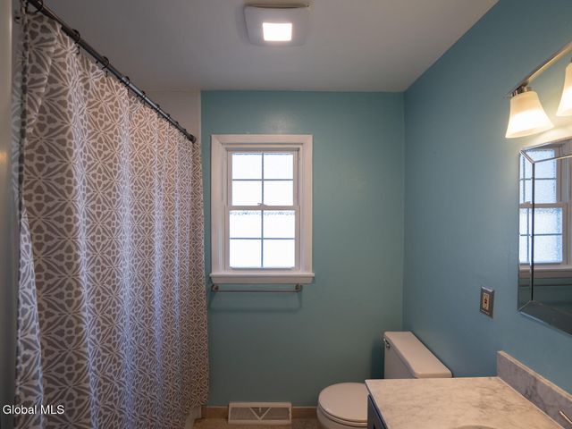 12 Gaslight Drive, Colonie, NY 12205