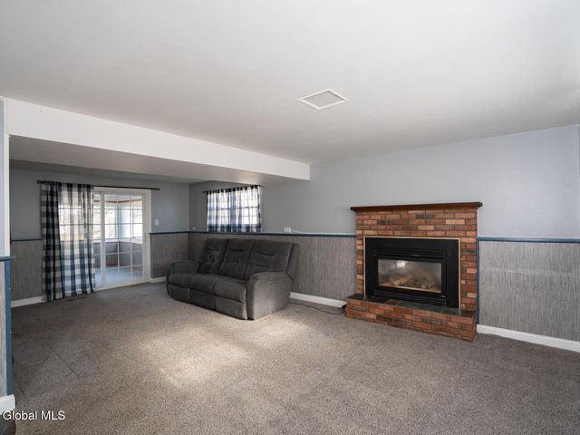 12 Gaslight Drive, Colonie, NY 12205