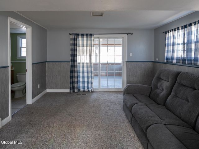 12 Gaslight Drive, Colonie, NY 12205