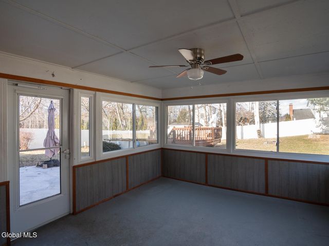 12 Gaslight Drive, Colonie, NY 12205