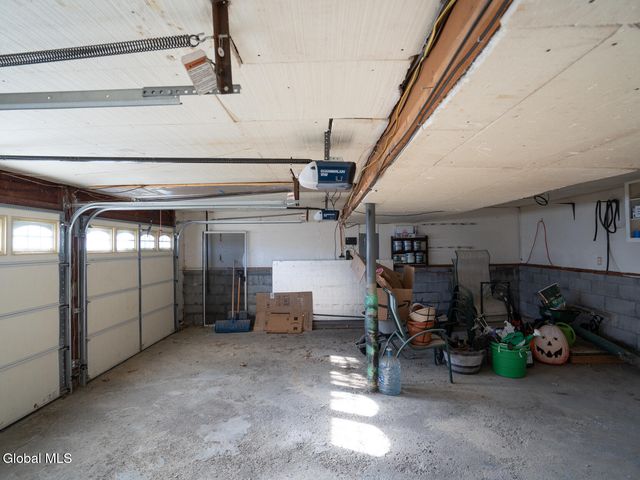 12 Gaslight Drive, Colonie, NY 12205