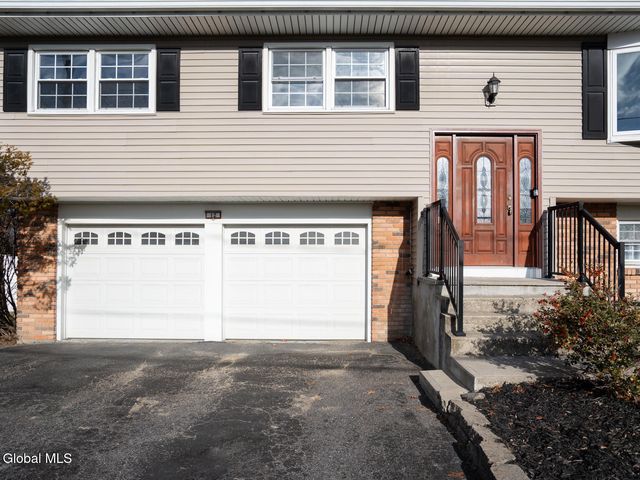 12 Gaslight Drive, Colonie, NY 12205