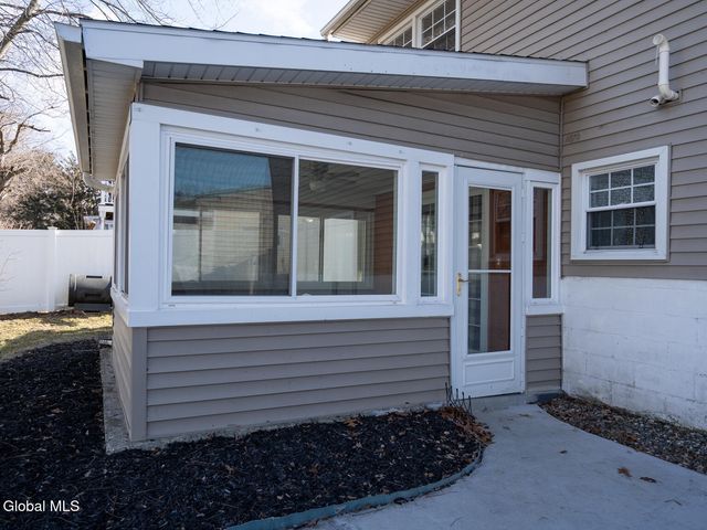 12 Gaslight Drive, Colonie, NY 12205