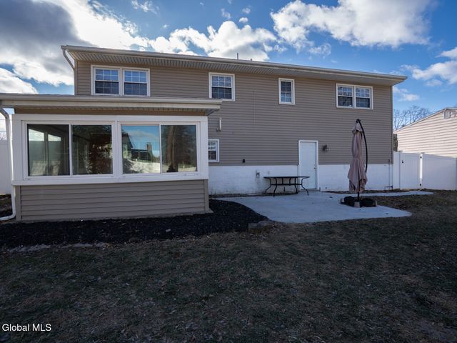 12 Gaslight Drive, Colonie, NY 12205