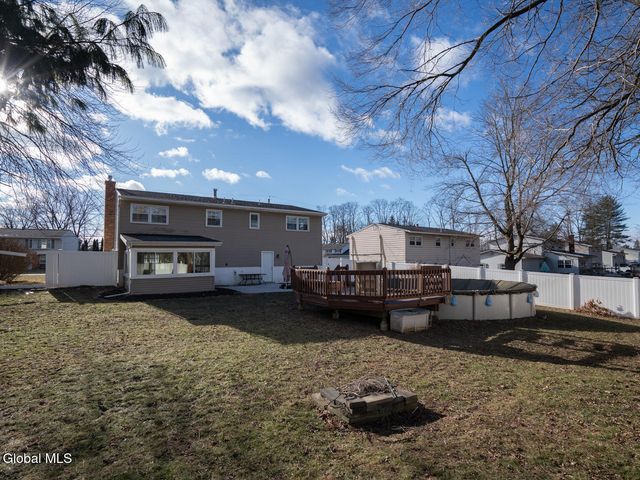 12 Gaslight Drive, Colonie, NY 12205