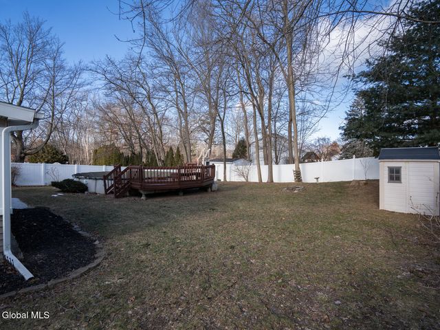 12 Gaslight Drive, Colonie, NY 12205