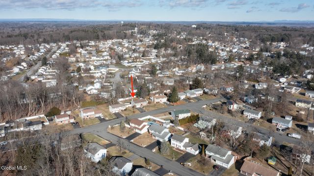 12 Gaslight Drive, Colonie, NY 12205