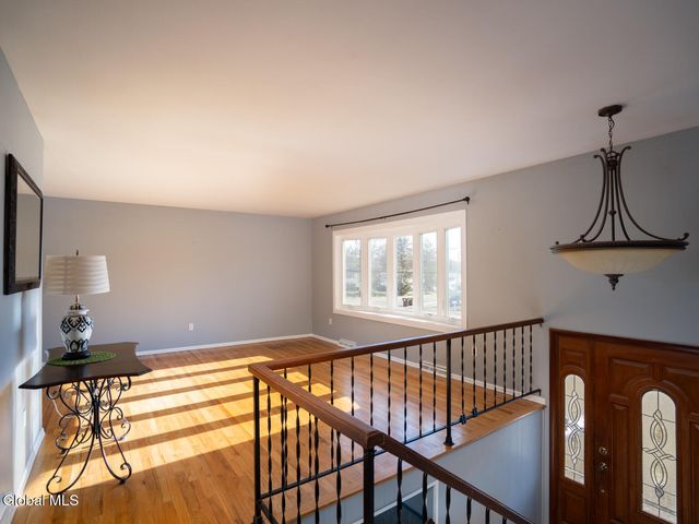 12 Gaslight Drive, Colonie, NY 12205