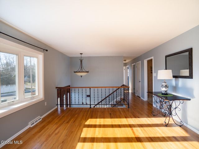 12 Gaslight Drive, Colonie, NY 12205