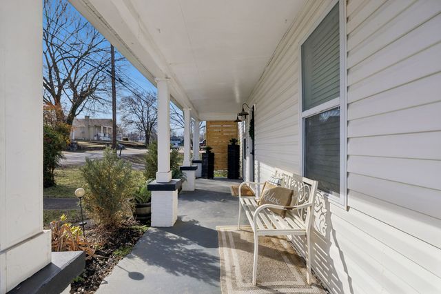 111 E 15th St, Columbia, TN 38401