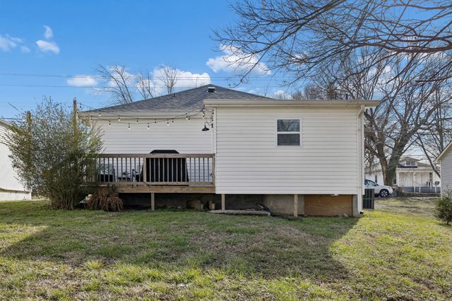 111 E 15th St, Columbia, TN 38401