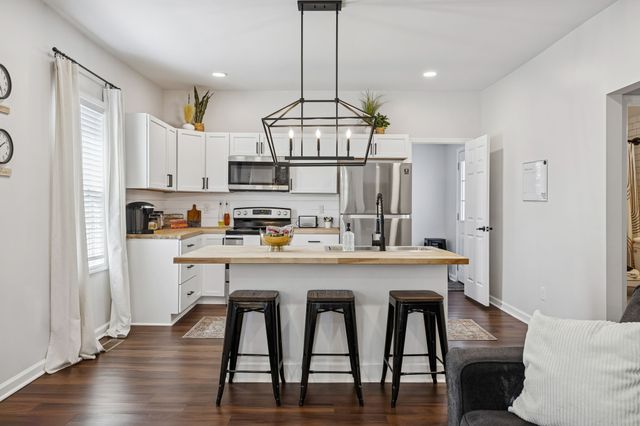 111 E 15th St, Columbia, TN 38401