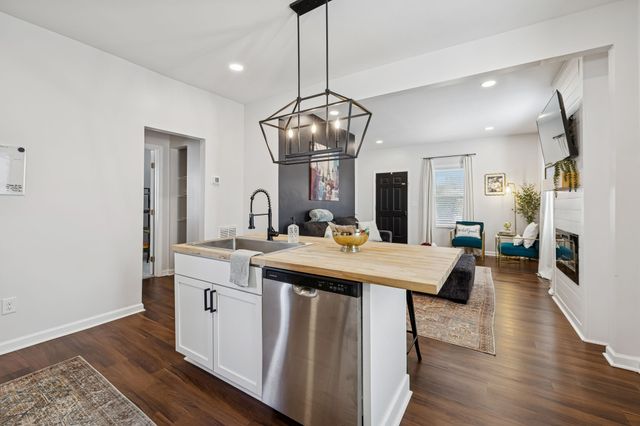 111 E 15th St, Columbia, TN 38401