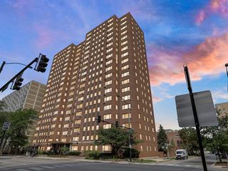 2909 N Sheridan Road 1810, Chicago, IL 60657