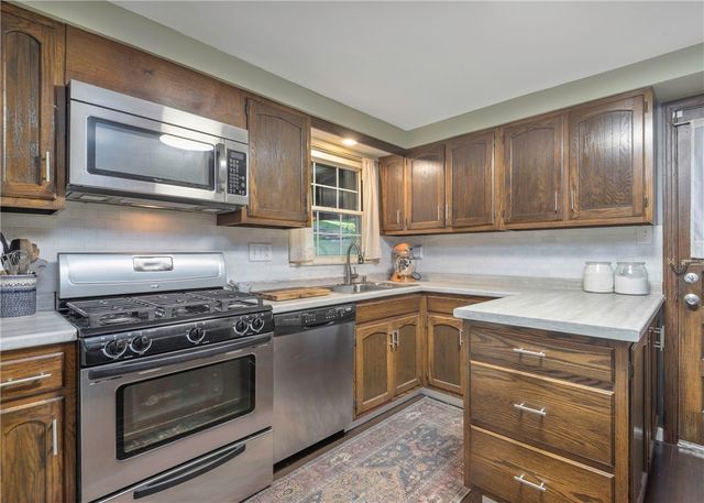 2211 Lucina Ave, Overbrook, PA 15210