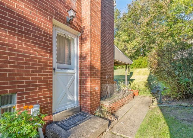 2211 Lucina Ave, Overbrook, PA 15210