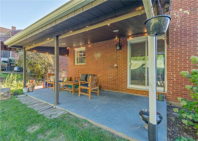 2211 Lucina Ave, Overbrook, PA 15210