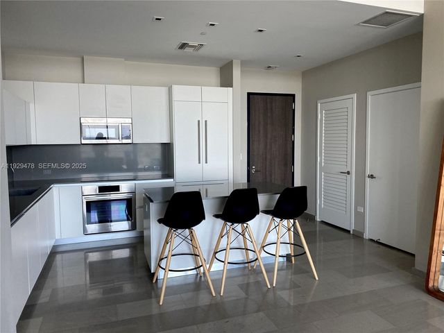 68 SE 6th St 4008, Miami, FL 33131