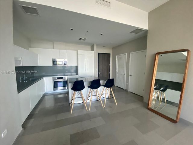 68 SE 6th St 4008, Miami, FL 33131