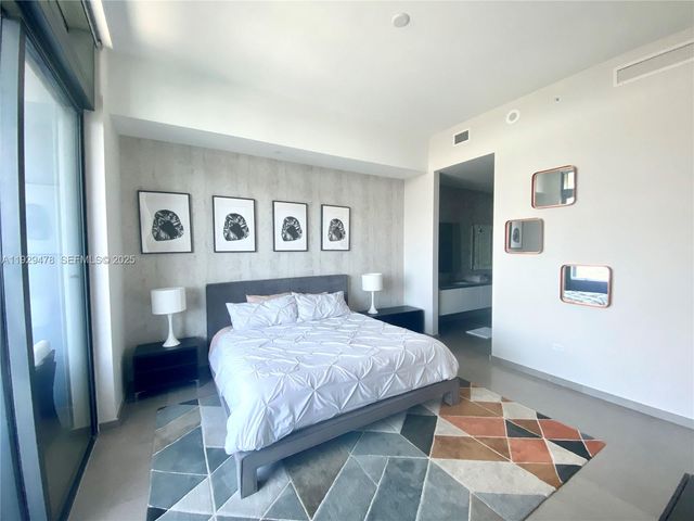 68 SE 6th St 4008, Miami, FL 33131