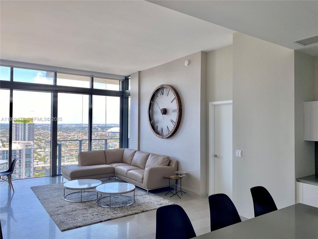 68 SE 6th St 4008, Miami, FL 33131