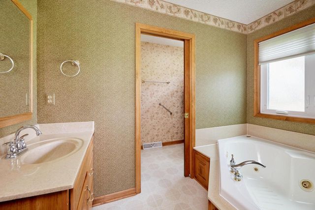 W265N6770 Yarotta CIRCLE, Lisbon, WI 53089