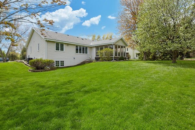 W265N6770 Yarotta CIRCLE, Lisbon, WI 53089