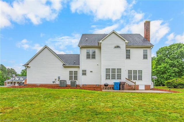 129 Walnut Avenue, Yadkinville, NC 27055