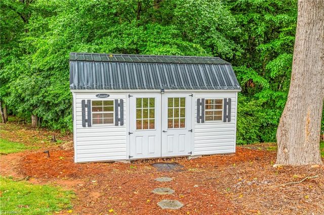 129 Walnut Avenue, Yadkinville, NC 27055