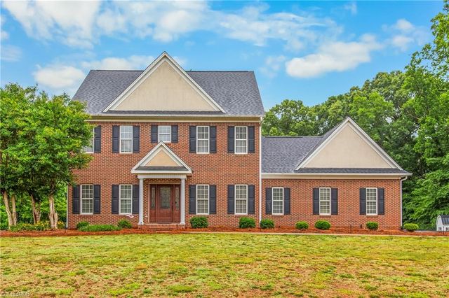 129 Walnut Avenue, Yadkinville, NC 27055