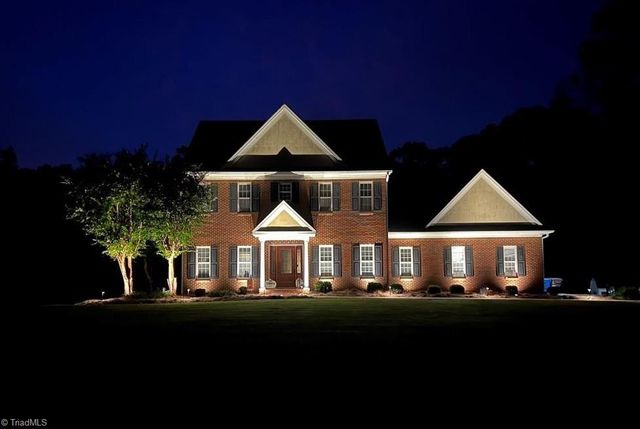 129 Walnut Avenue, Yadkinville, NC 27055