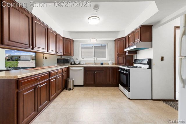 36338 Clifford Drive, Sterling Heights, MI 48312