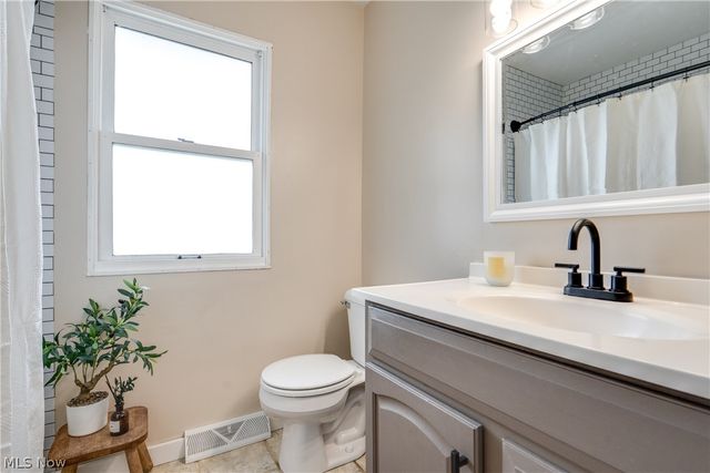 2635 Daffodil Street NE, Canton, OH 44705