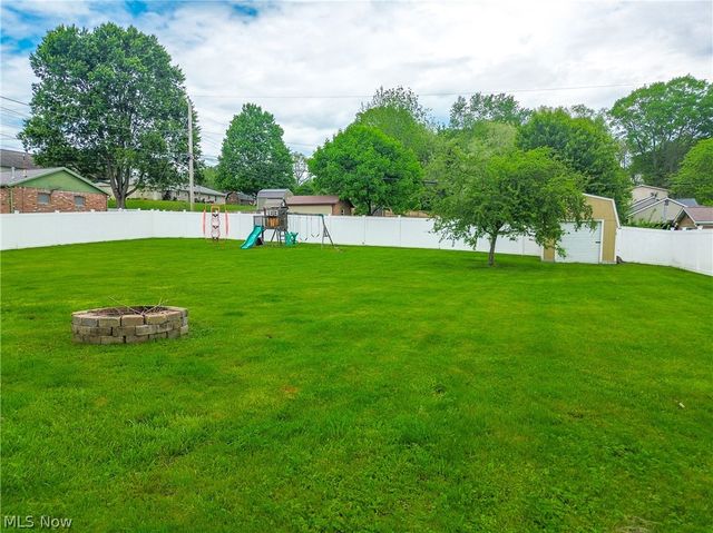 2635 Daffodil Street NE, Canton, OH 44705