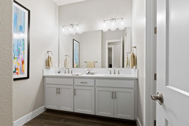 2137 Arbor Ridge Dr, Roseville, CA 95747