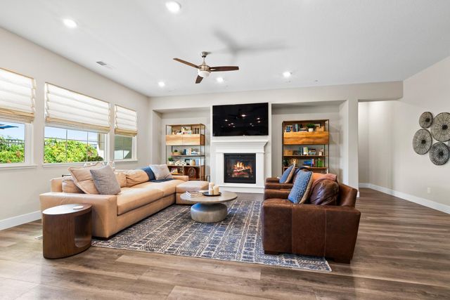 2137 Arbor Ridge Dr, Roseville, CA 95747