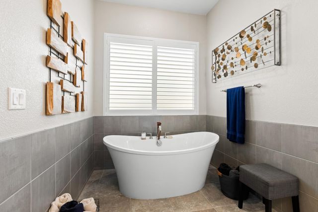 2137 Arbor Ridge Dr, Roseville, CA 95747