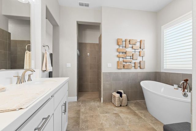 2137 Arbor Ridge Dr, Roseville, CA 95747