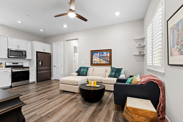 2137 Arbor Ridge Dr, Roseville, CA 95747