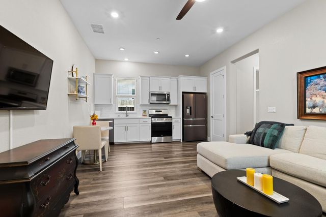 2137 Arbor Ridge Dr, Roseville, CA 95747