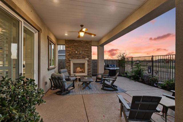 2137 Arbor Ridge Dr, Roseville, CA 95747