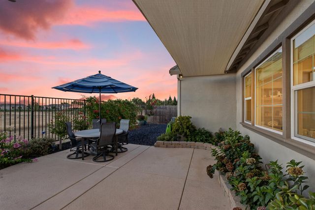 2137 Arbor Ridge Dr, Roseville, CA 95747